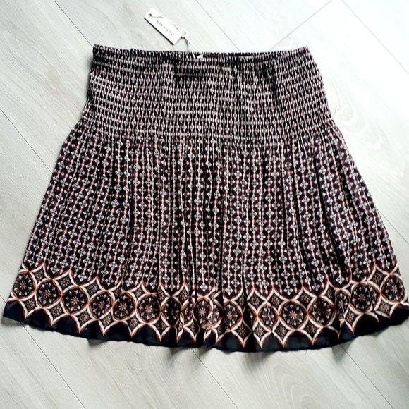 Max Studio Skirt - Picture 1 of 4